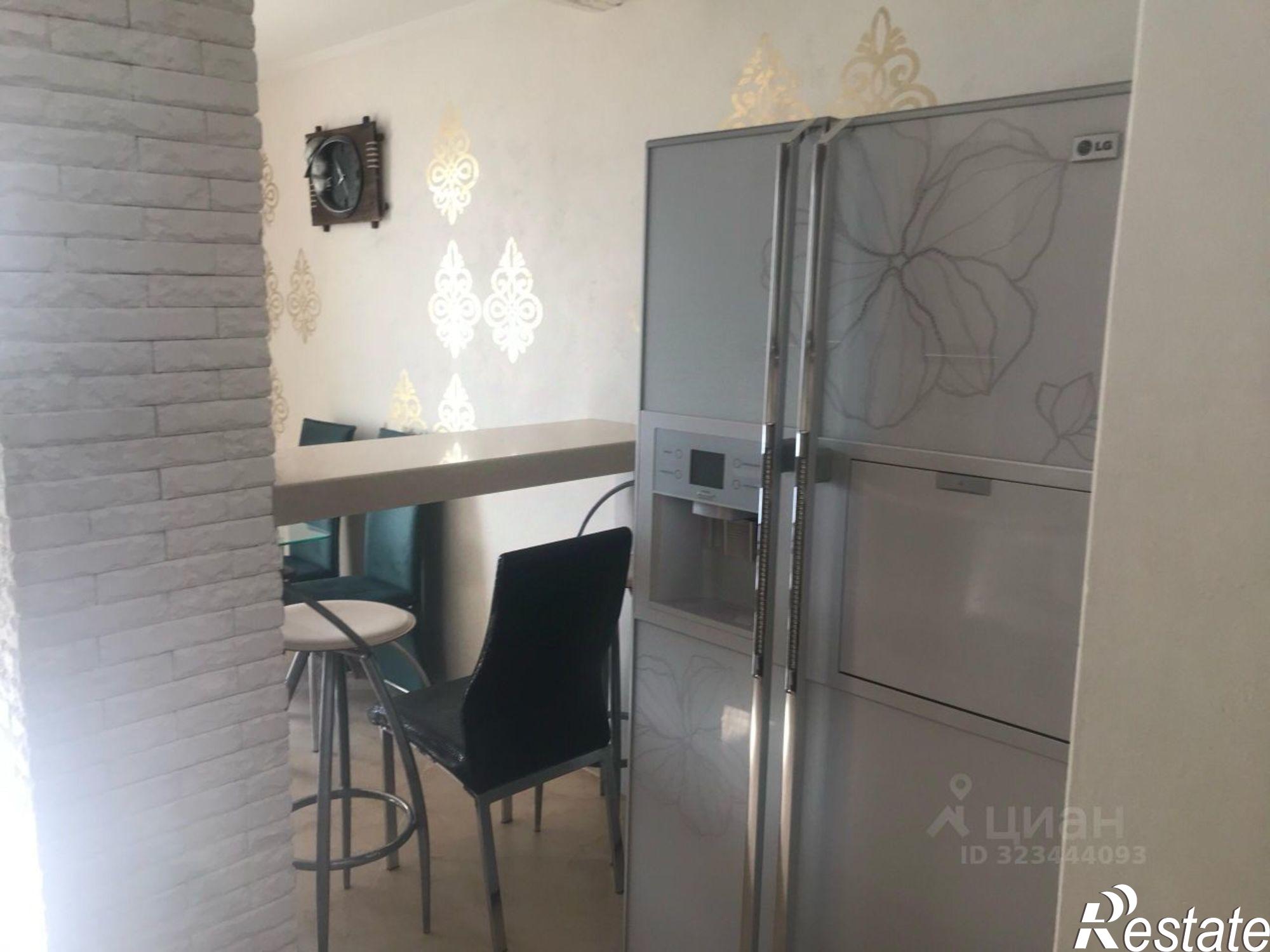 Сдать квартиру за 65 000 рублей на проспект Генерала Острякова, 205