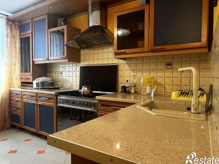 3-комн квартира улица Галины Прокопенко, 50,  д. 50