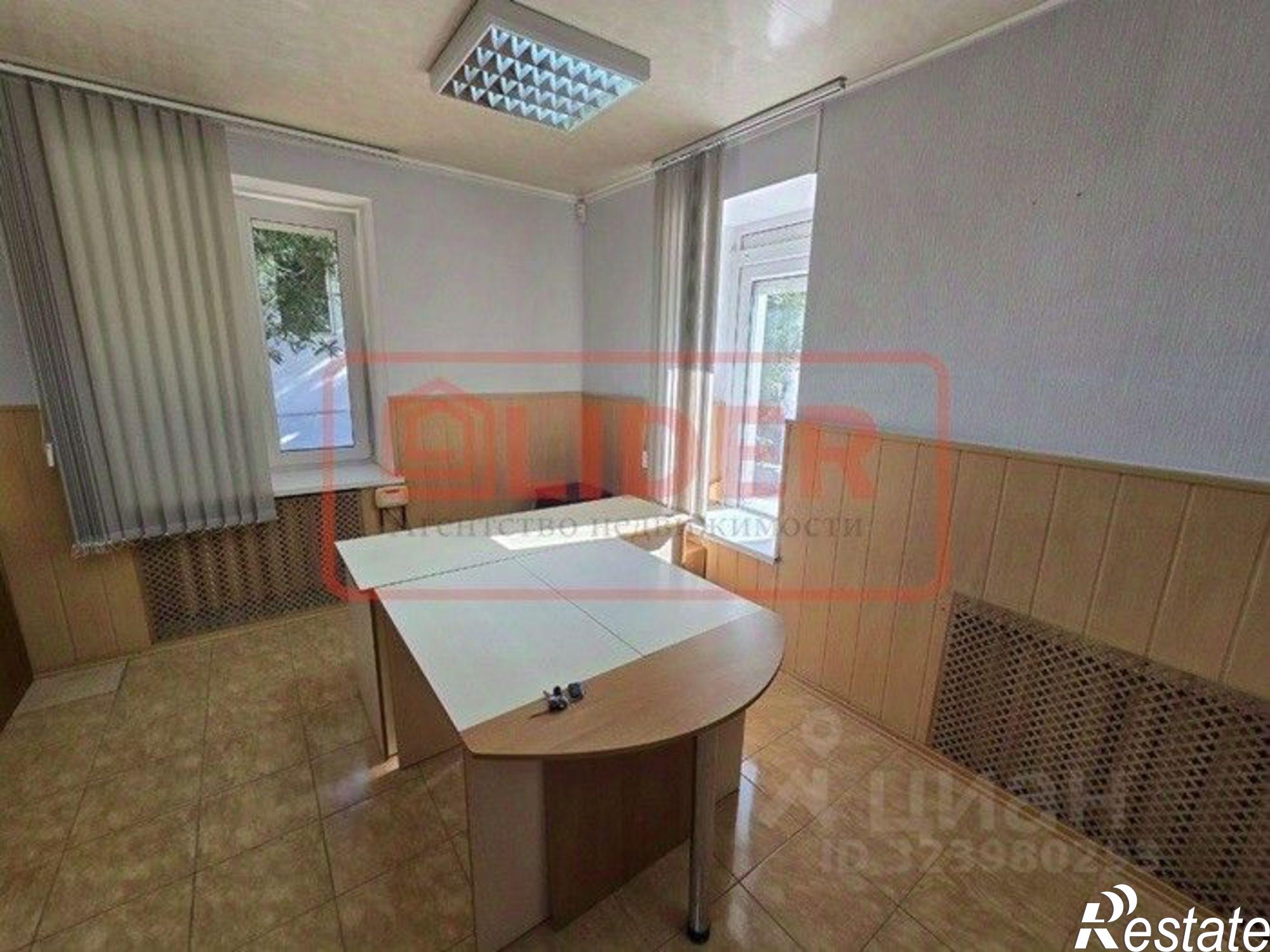 Сдать офис, помещение под офис за 17 000 рублей на ул Большая Морская, 44а