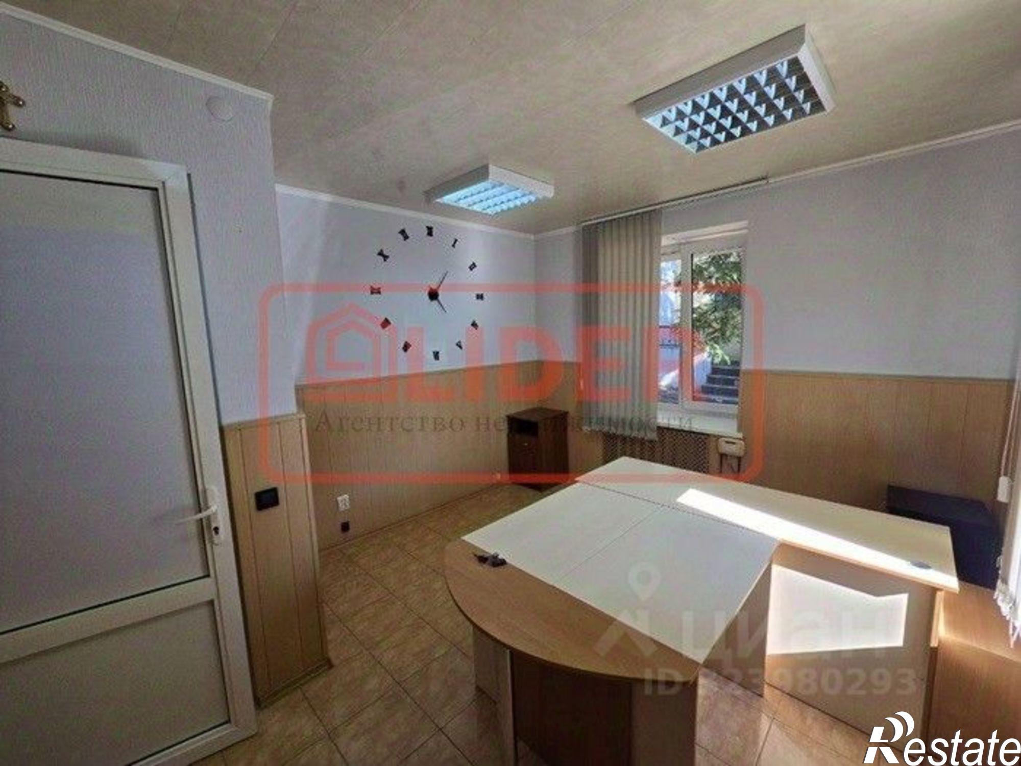 Сдать офис, помещение под офис за 17 000 рублей на ул Большая Морская, 44а