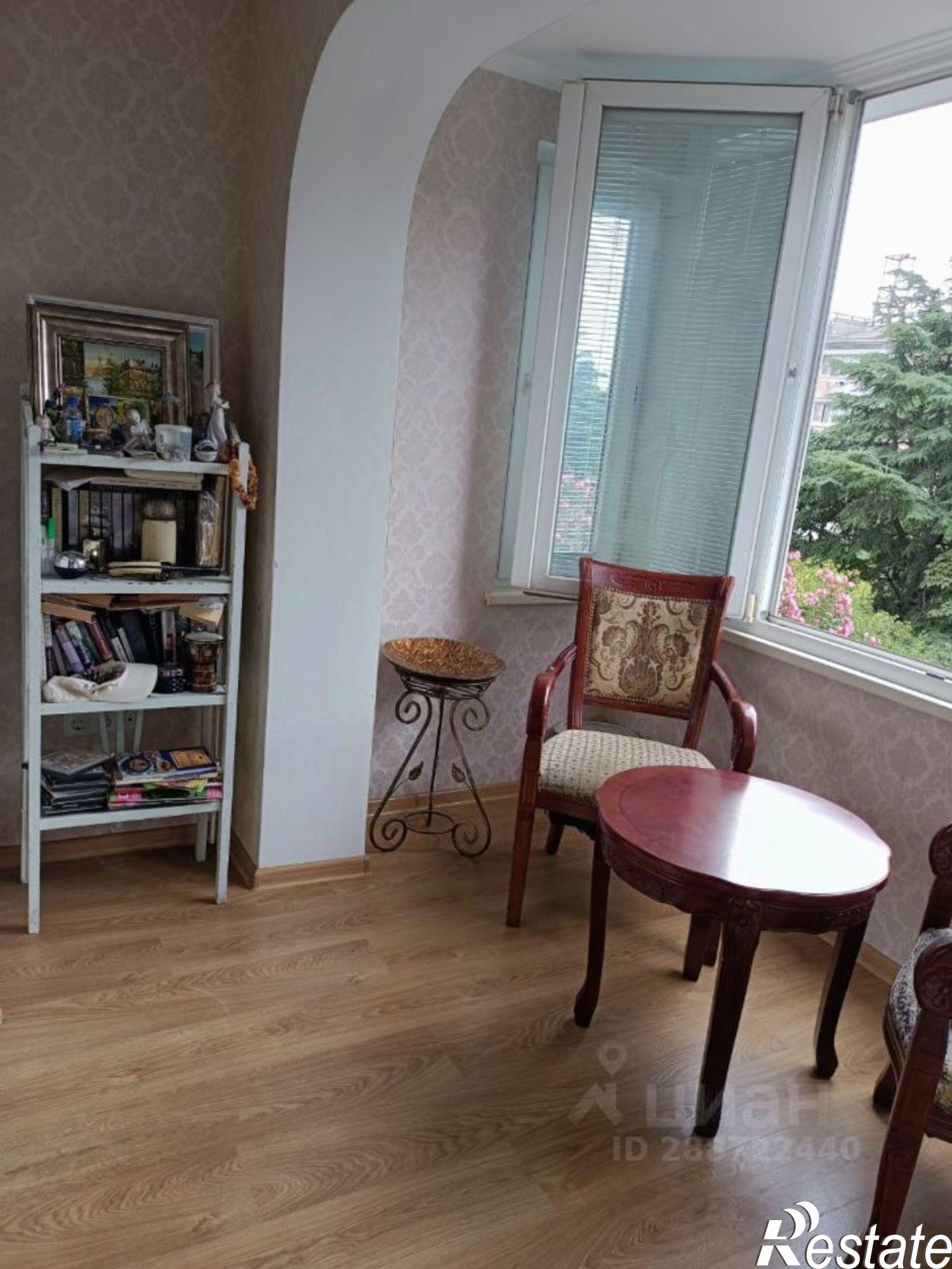 Купить квартиру за 10 000 000 рублей на Западная улица, 24