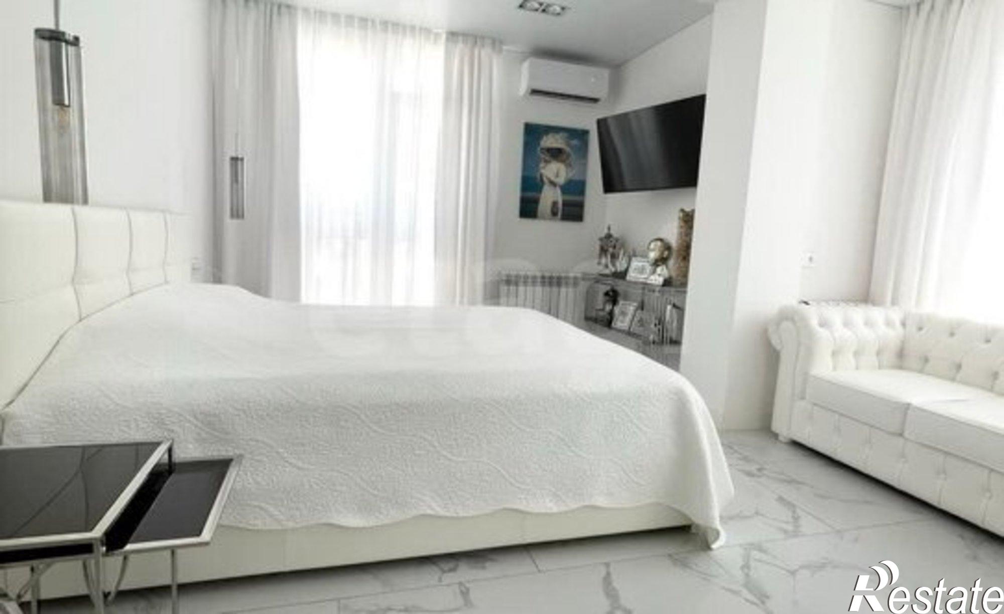 Купить квартиру за 12 800 000 рублей на ул Челнокова, 17 2б