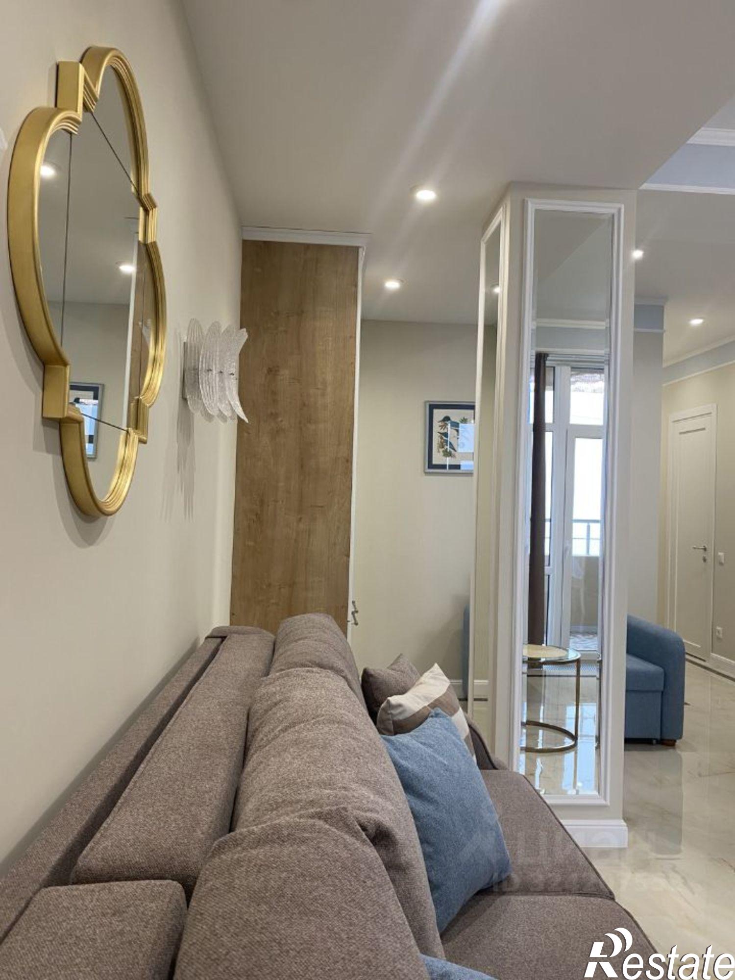 Сдать квартиру за 75 000 рублей на улица Наташинская, 2Ж