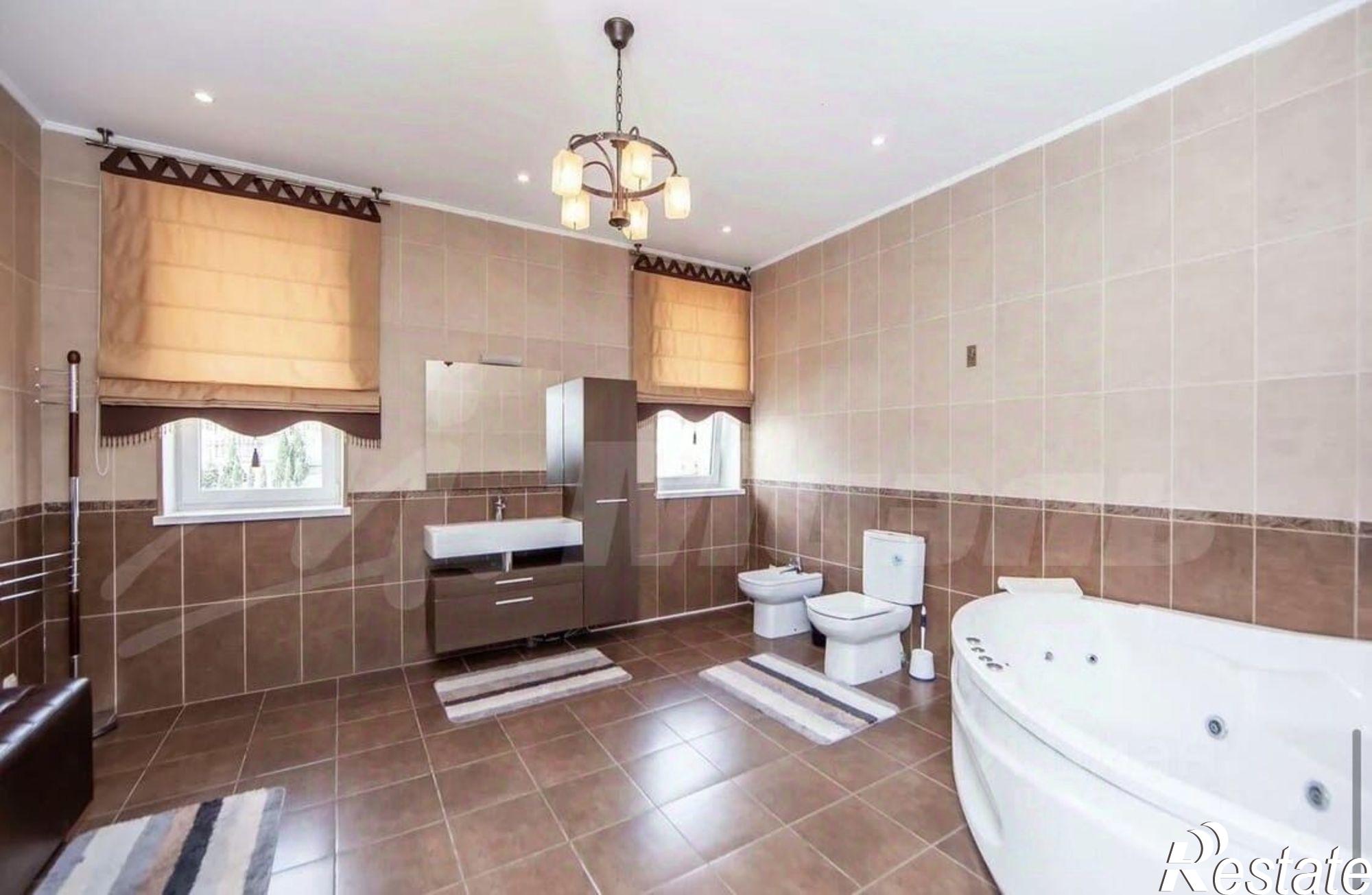 Купить помещение свободного назначения за 450 001 000 рублей на улица Ленина, 76