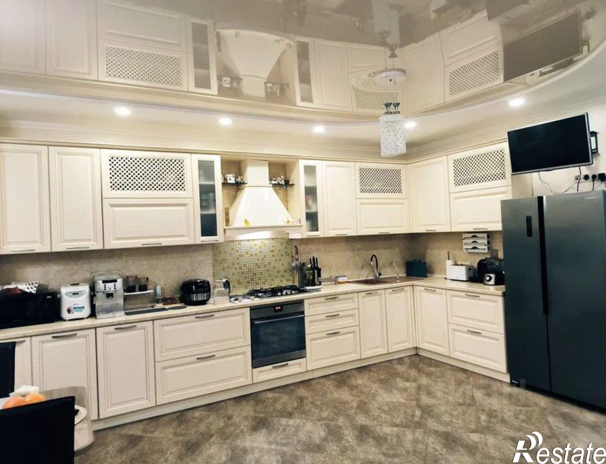 Купить дачу, дом, коттедж за 22 800 000 рублей на ул Каштановая, 4