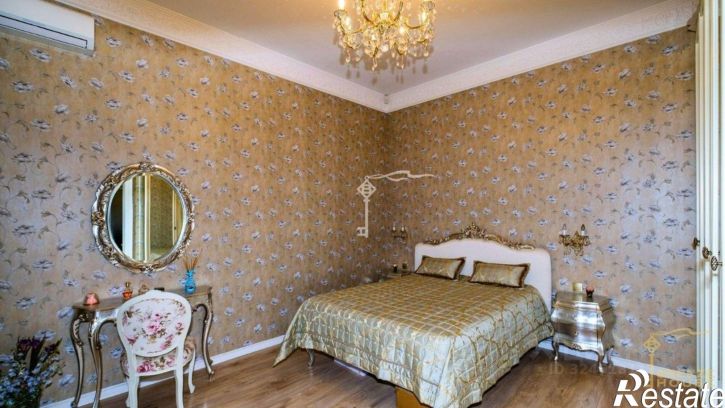 3-комн квартира г Ялта, улица Боткинская, д 7