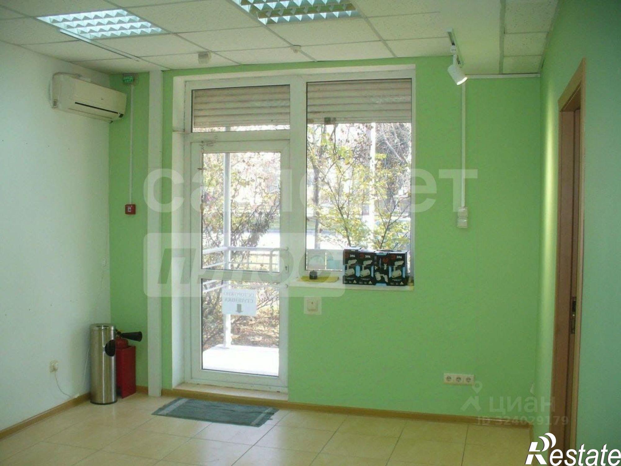 Купить торговое помещение за 16 500 000 рублей на проспект Генерала Острякова, 42