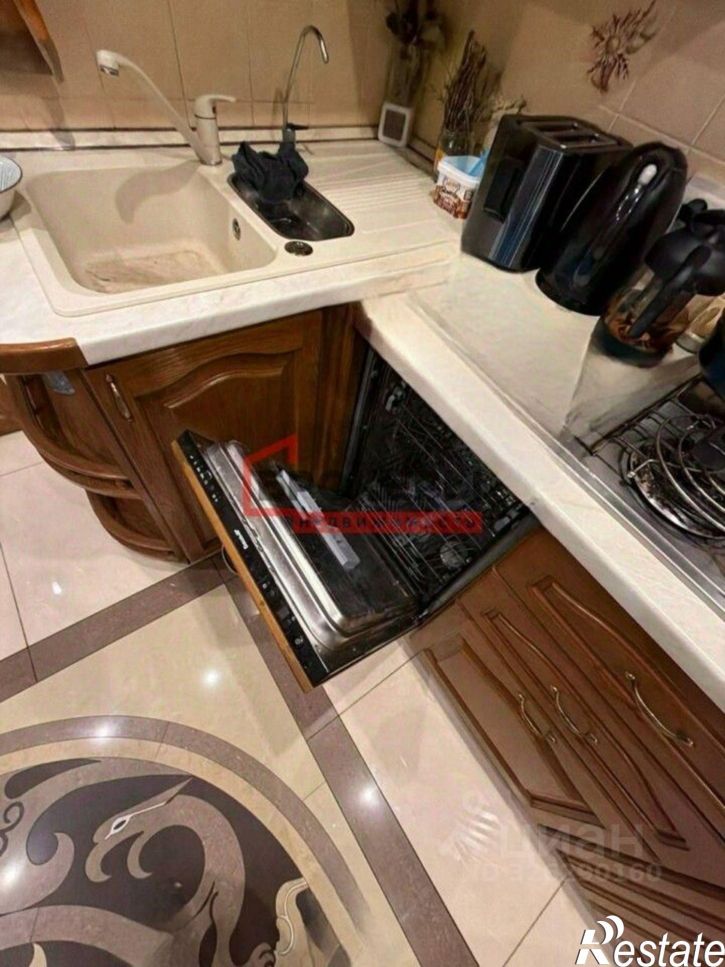 4-комн квартира проспект Генерала Острякова, 143А,  д. 143А