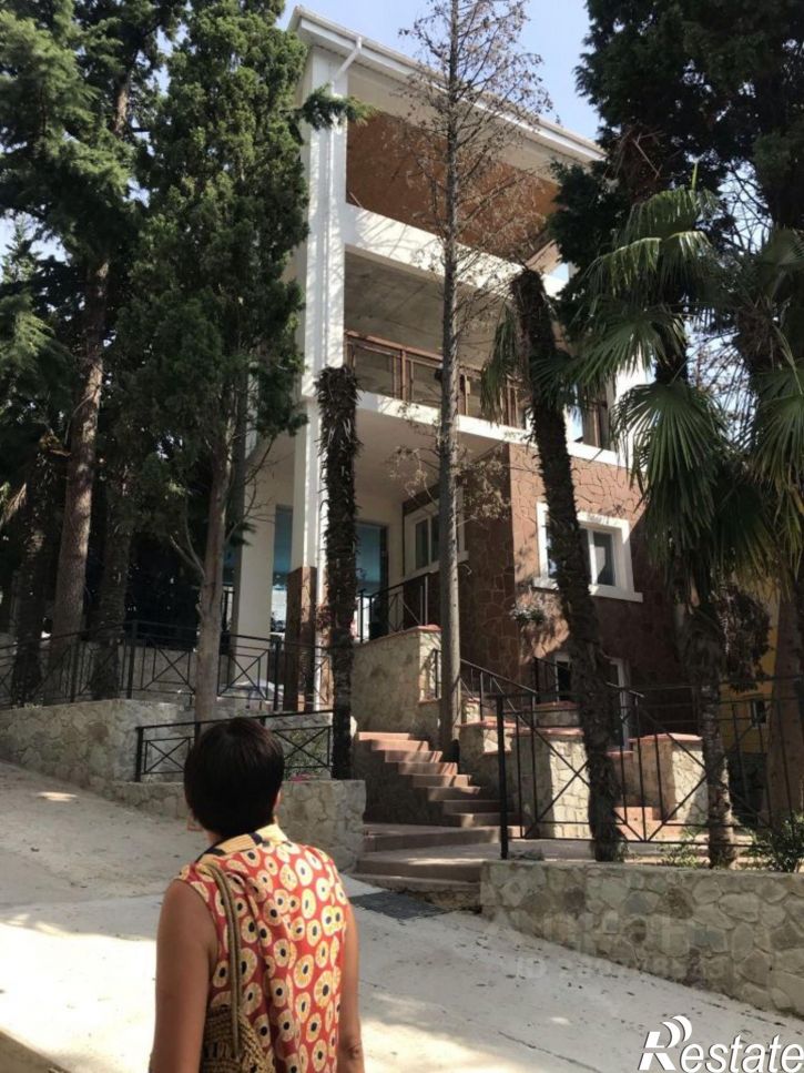 4-комн квартира Братьев Говыриных улица, 18,  д. 18