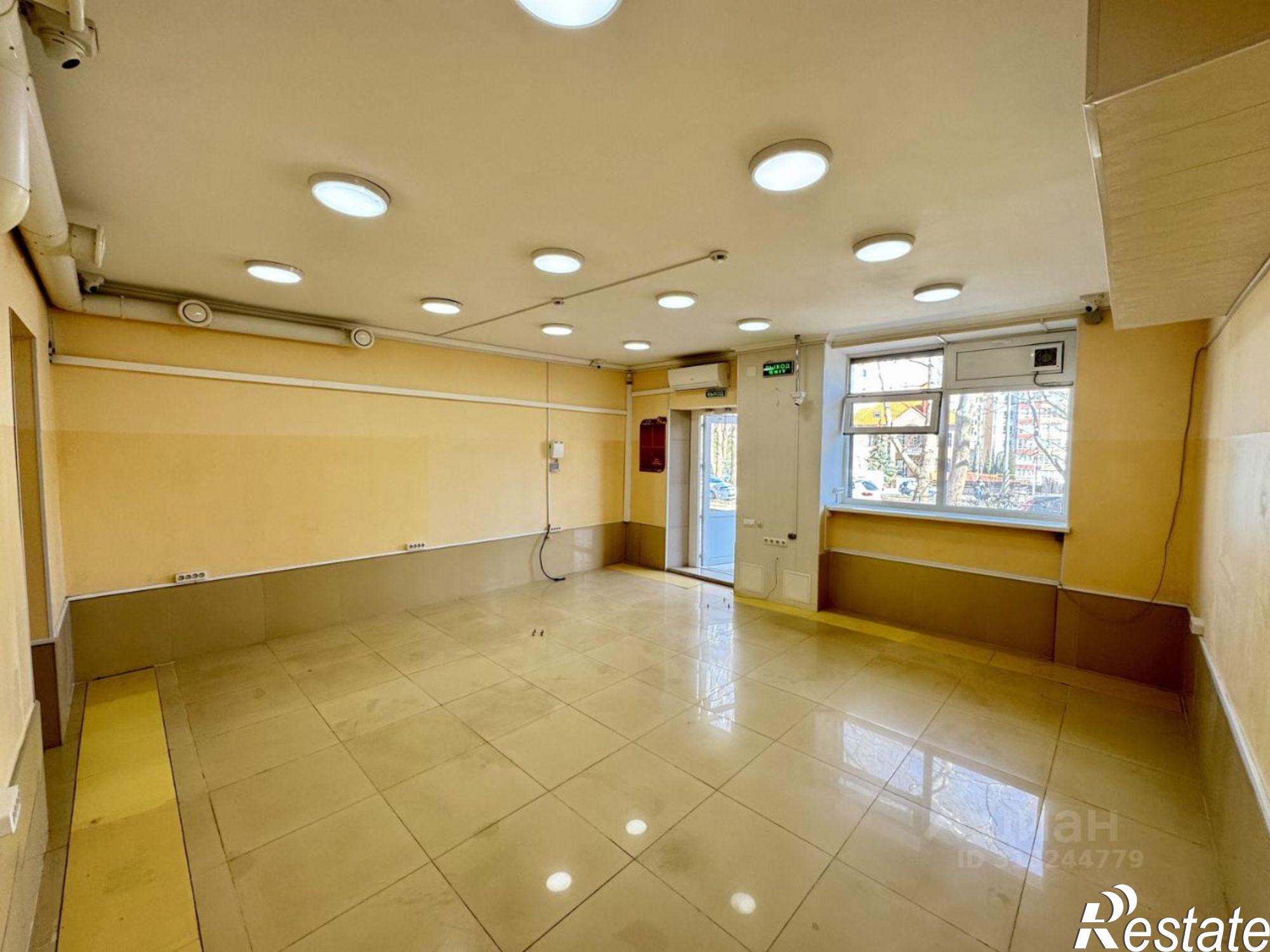 Купить торговое помещение за 17 000 000 рублей на Севастополь, улица Репина, 4