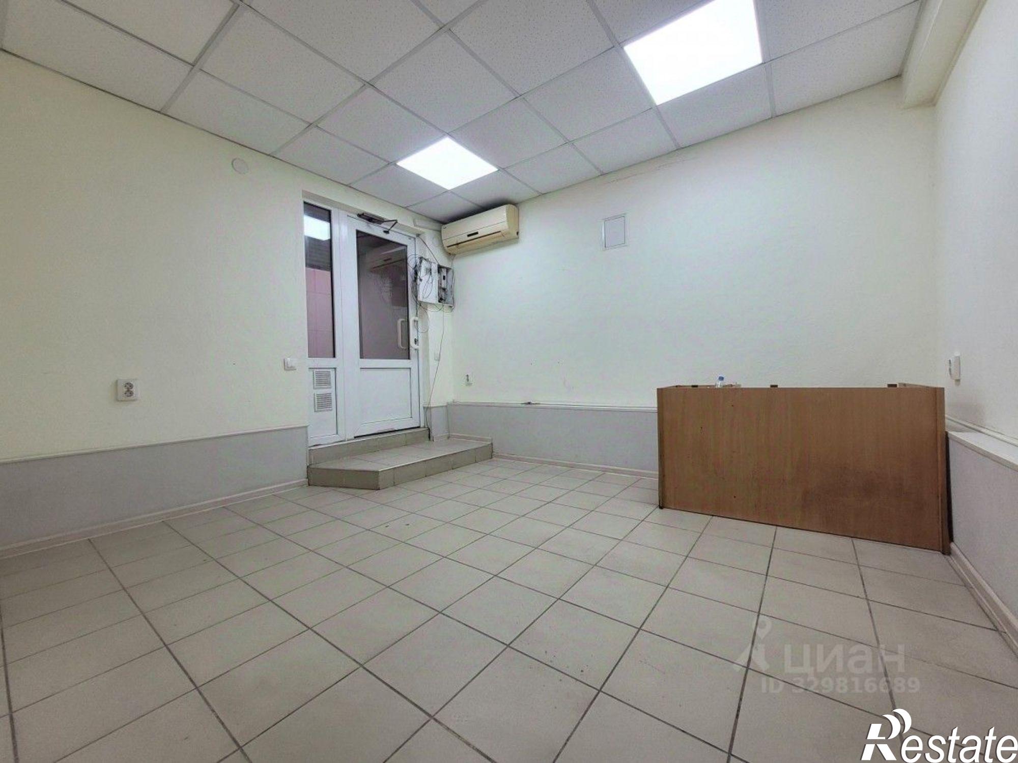 Купить торговое помещение за 5 466 880 рублей на Симферополь г., Кирова пр-кт., 70/2