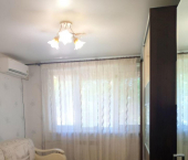 комната 30 кв м улица Маршала Бирюзова, 1