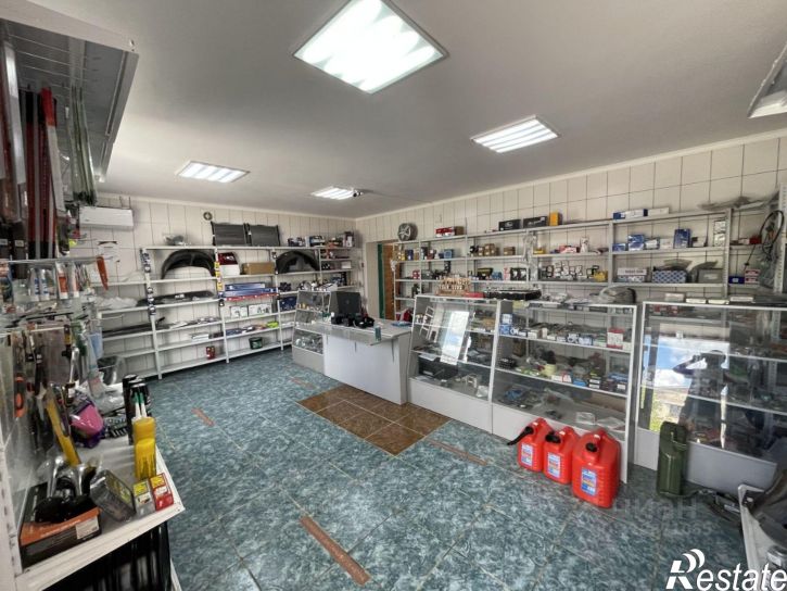 Отдельное здание ул Вити Коробкова, 12,  д. 12