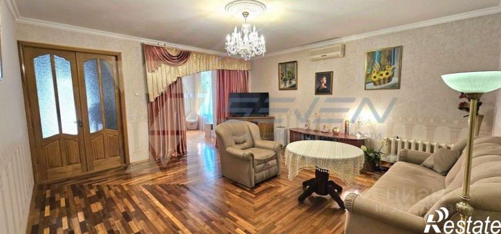 4-комн квартира улица Александра Маринеско, 15,  д. 15