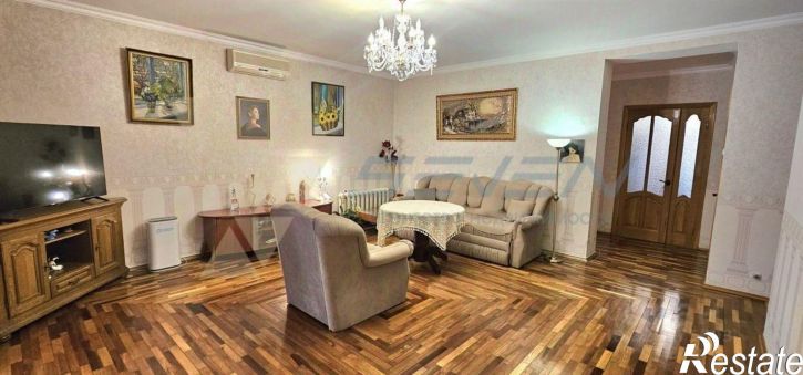 4-комн квартира улица Александра Маринеско, 15,  д. 15
