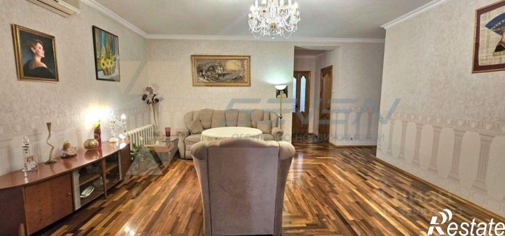 4-комн квартира улица Александра Маринеско, 15,  д. 15