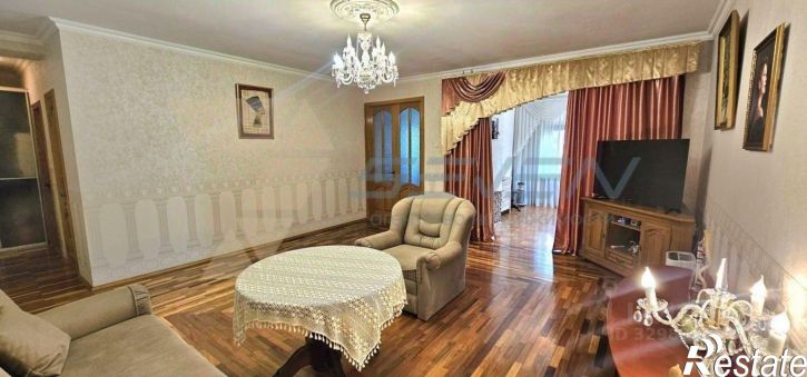 4-комн квартира улица Александра Маринеско, 15,  д. 15