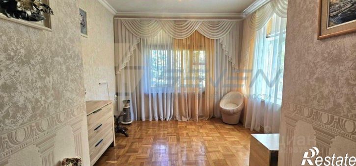 4-комн квартира улица Александра Маринеско, 15,  д. 15