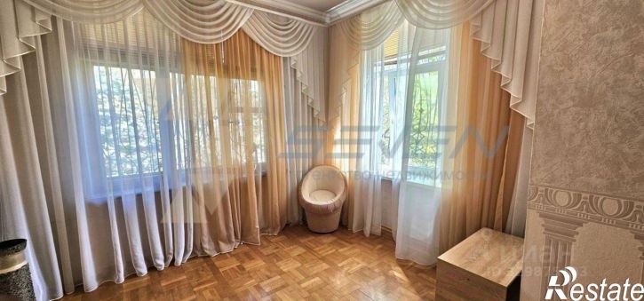 4-комн квартира улица Александра Маринеско, 15,  д. 15