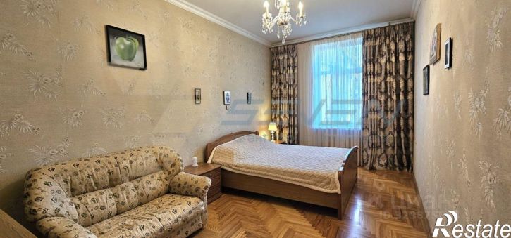 4-комн квартира улица Александра Маринеско, 15,  д. 15