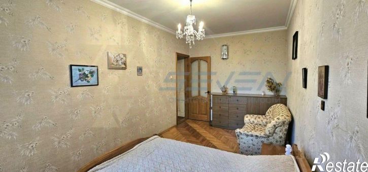 4-комн квартира улица Александра Маринеско, 15,  д. 15