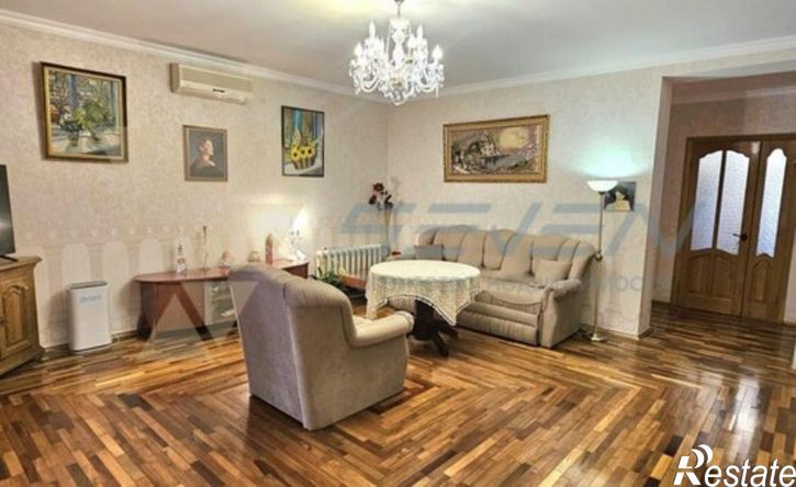 4-комн квартира улица Александра Маринеско, 15,  д. 15