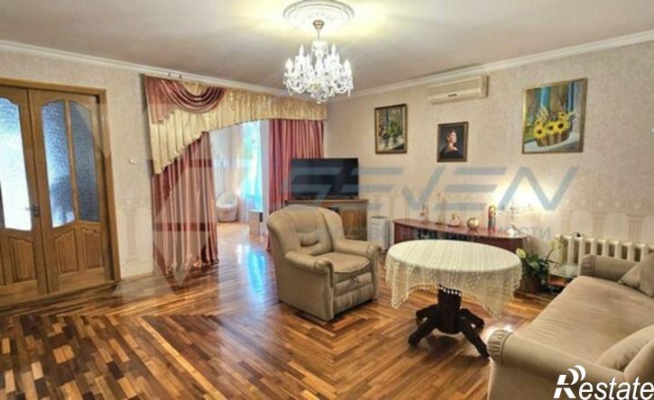 4-комн квартира улица Александра Маринеско, 15,  д. 15