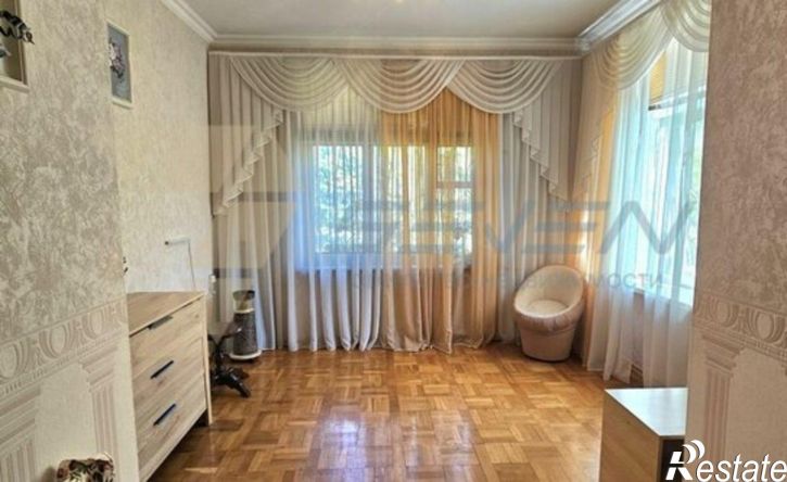 4-комн квартира улица Александра Маринеско, 15,  д. 15