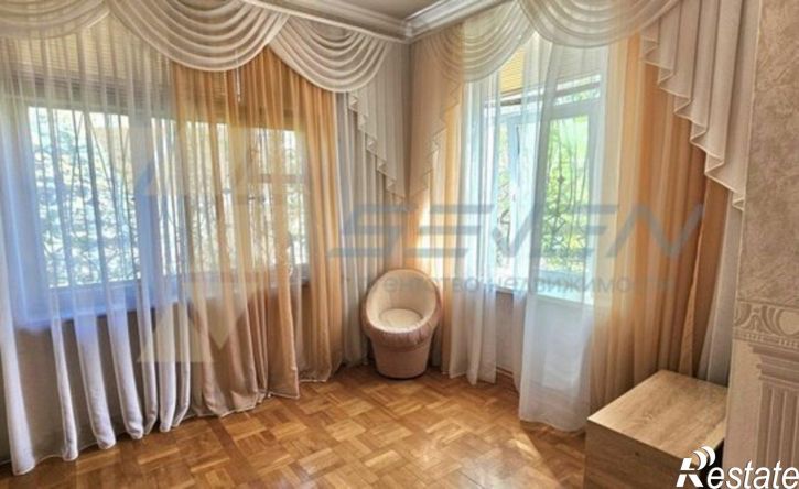 4-комн квартира улица Александра Маринеско, 15,  д. 15