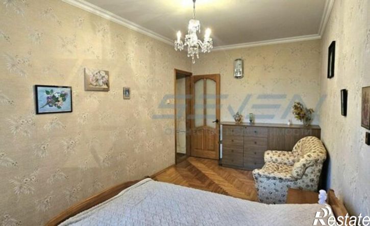 4-комн квартира улица Александра Маринеско, 15,  д. 15