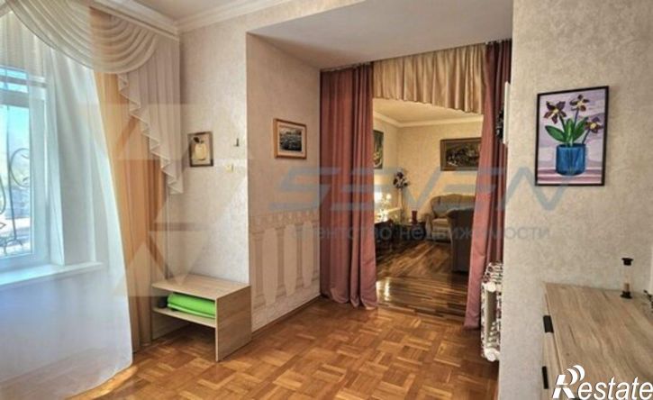 4-комн квартира улица Александра Маринеско, 15,  д. 15