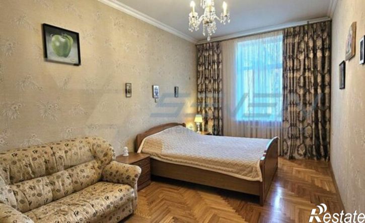 4-комн квартира улица Александра Маринеско, 15,  д. 15