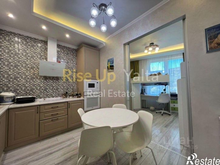 2-комн квартира г Ялта, ул Блюхера, д 19