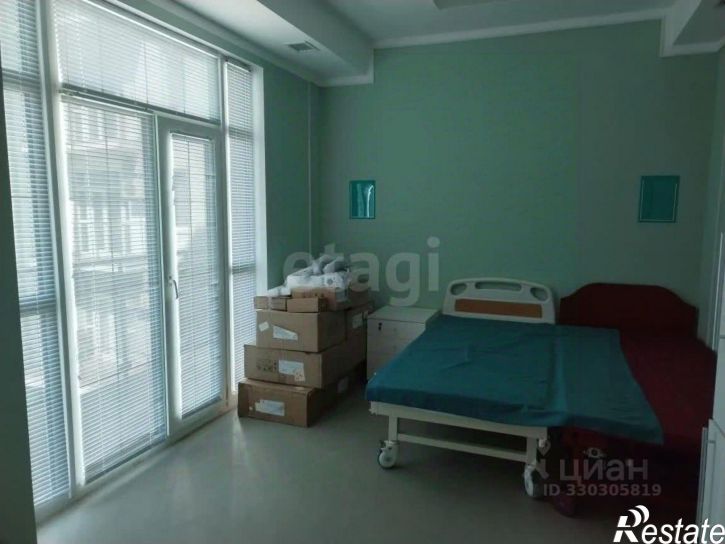 4-комн квартира улица Юнге, 7В,  д. 7В