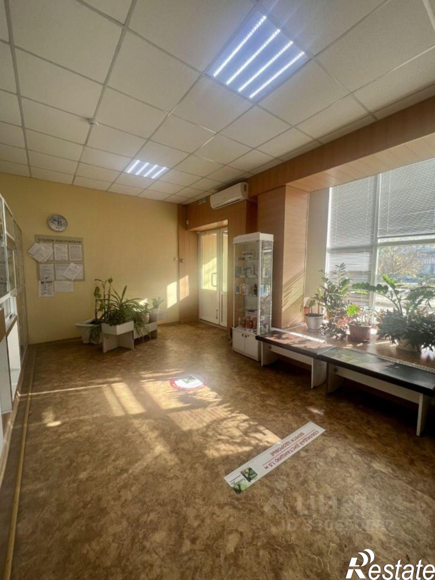 Купить торговое помещение за 32 750 100 рублей на проспект Героев Десантников, 2
