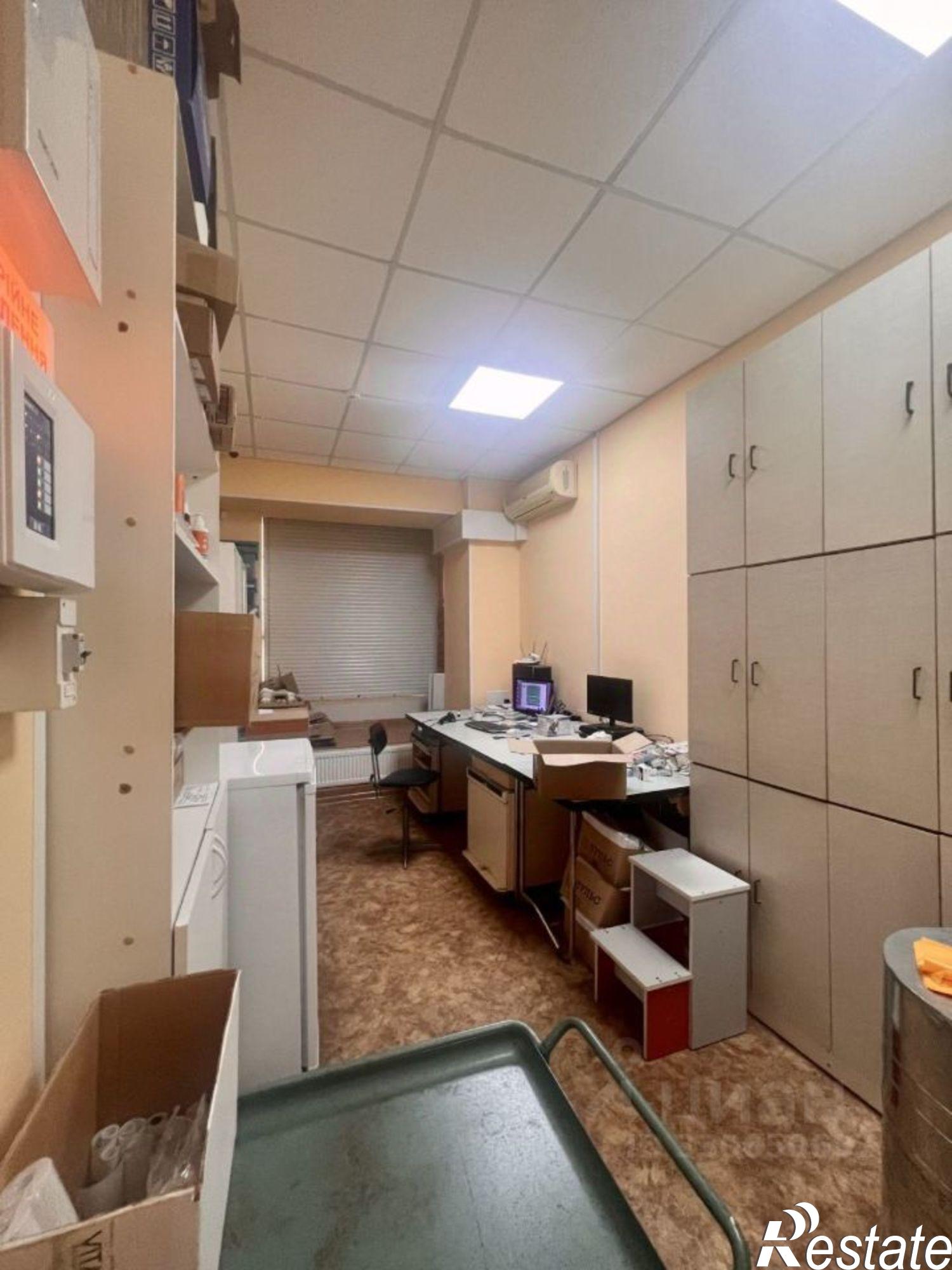 Купить торговое помещение за 32 750 100 рублей на проспект Героев Десантников, 2