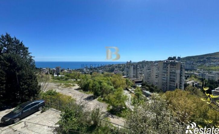 4-комн квартира Ялта, улица Тимирязева, 35