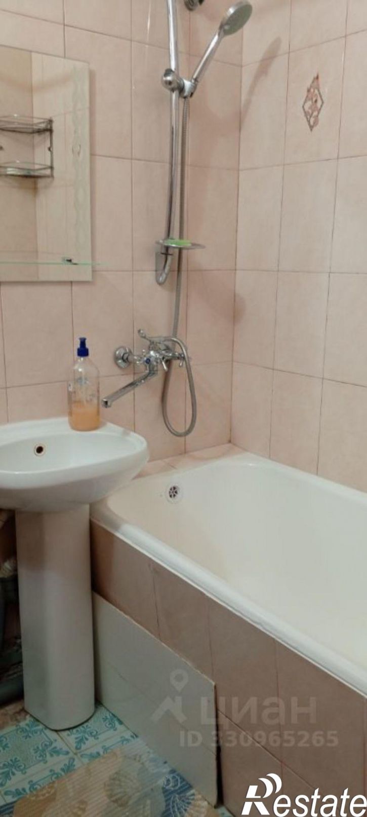 2-комн квартира улица Маршала Крылова, 15,  д. 15