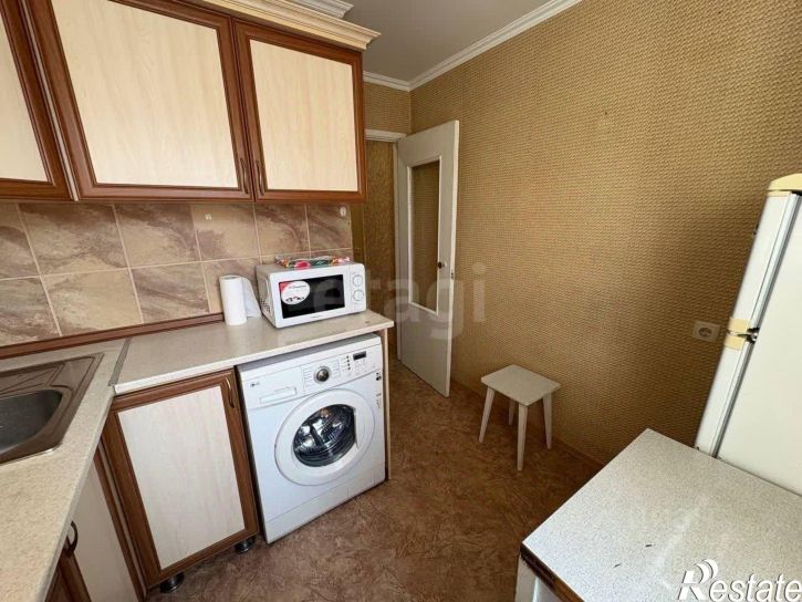 3-комн квартира улица Большевика Попова, 6,  д. 6