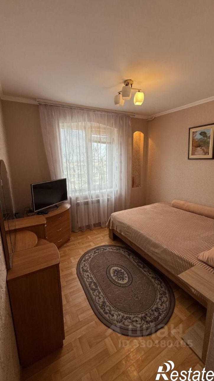 3-комн квартира ул Генерала Хрюкина, 8,  д. 8