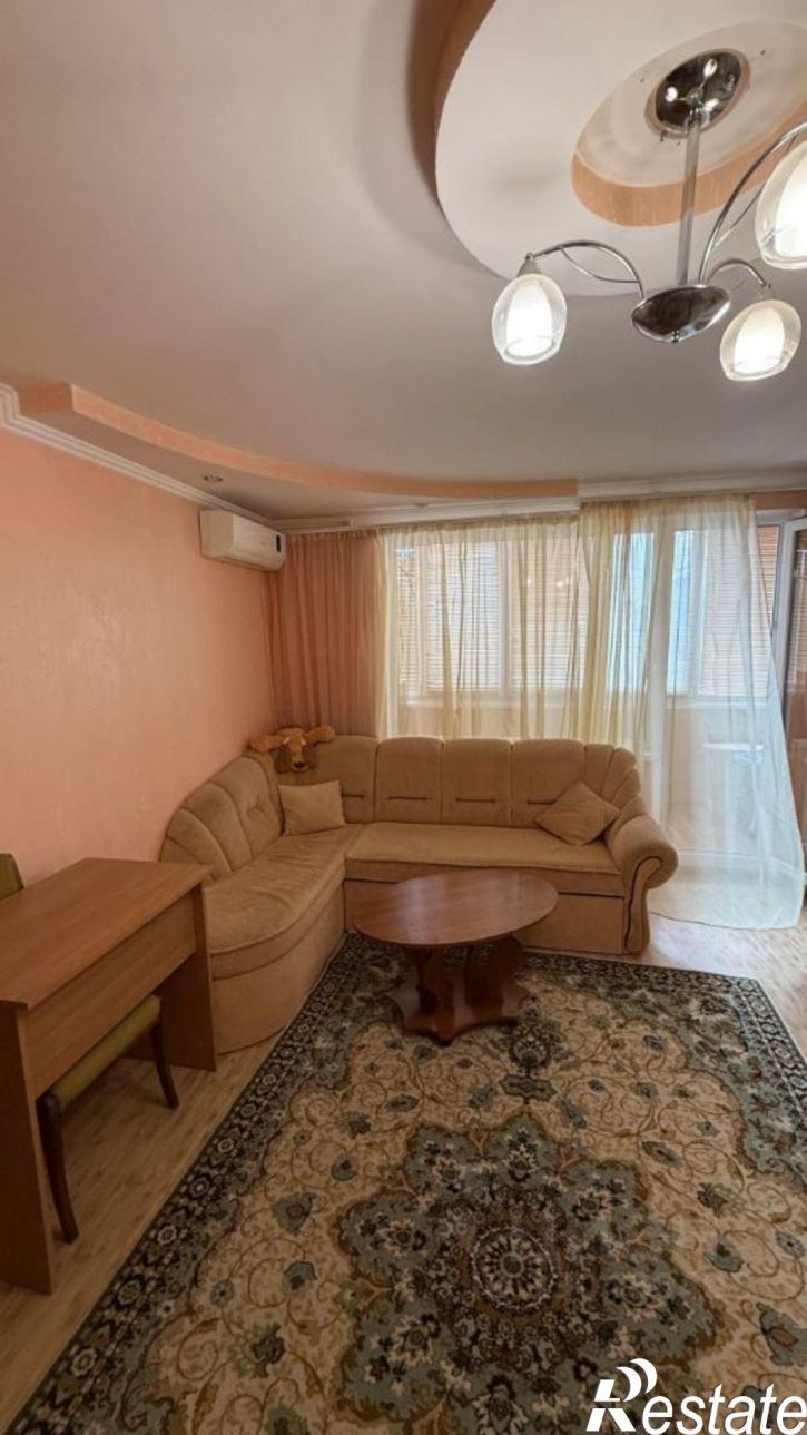 3-комн квартира ул Генерала Хрюкина, 8,  д. 8