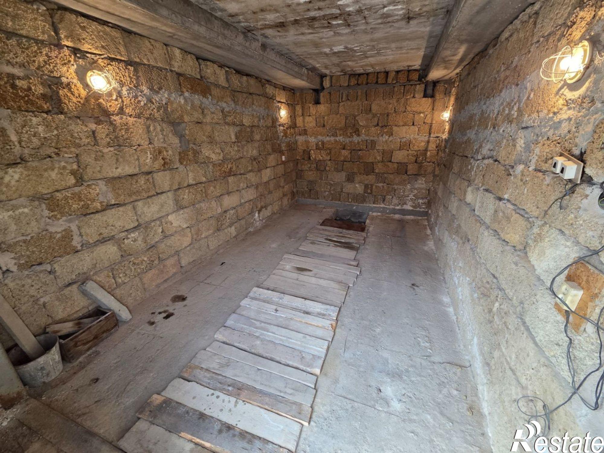 Сдать гараж, место в паркинге за 5 001 рублей на ул Романова, 3