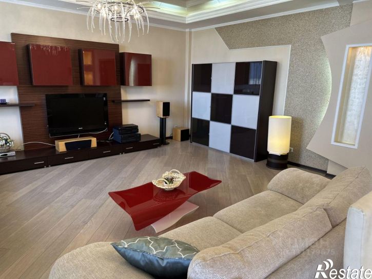 3-комн квартира ул Ефремова, 13Б,  д. 13Б
