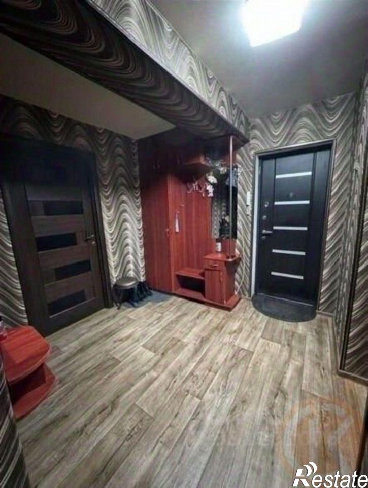 3-комн квартира улица Лобозова, 11,  д. 11
