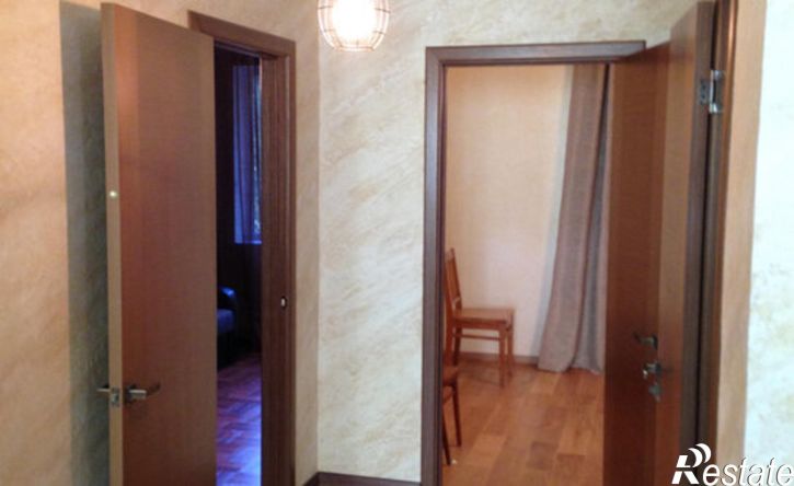 3-комн квартира 1-й микрорайон, 27,  д. 27