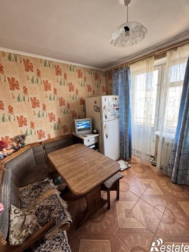 3-комн квартира Феодосия г., Дружбы ул., 40