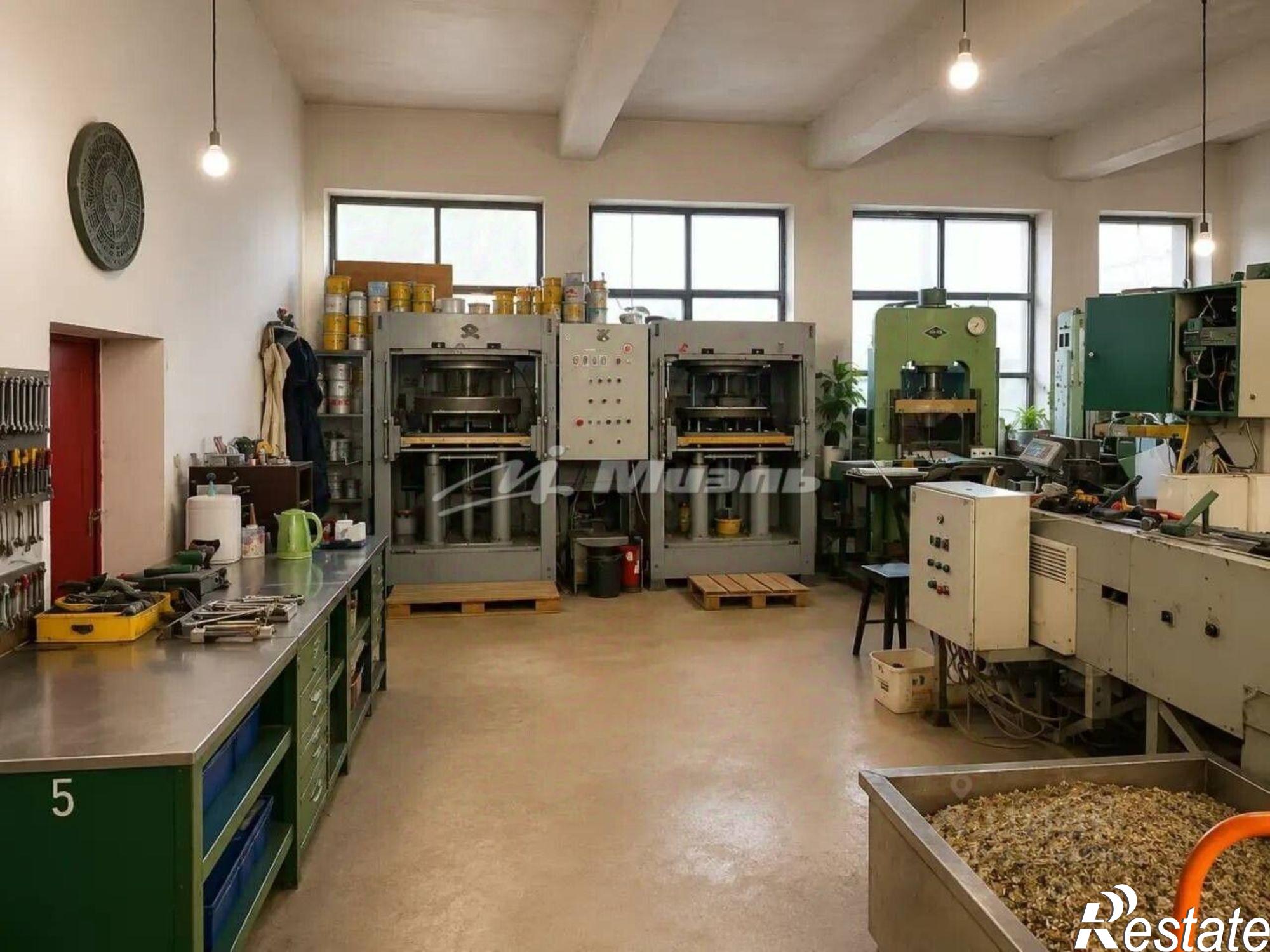Купить складское помещение за 44 616 300 рублей на Симферополь г., Севастопольская ул.