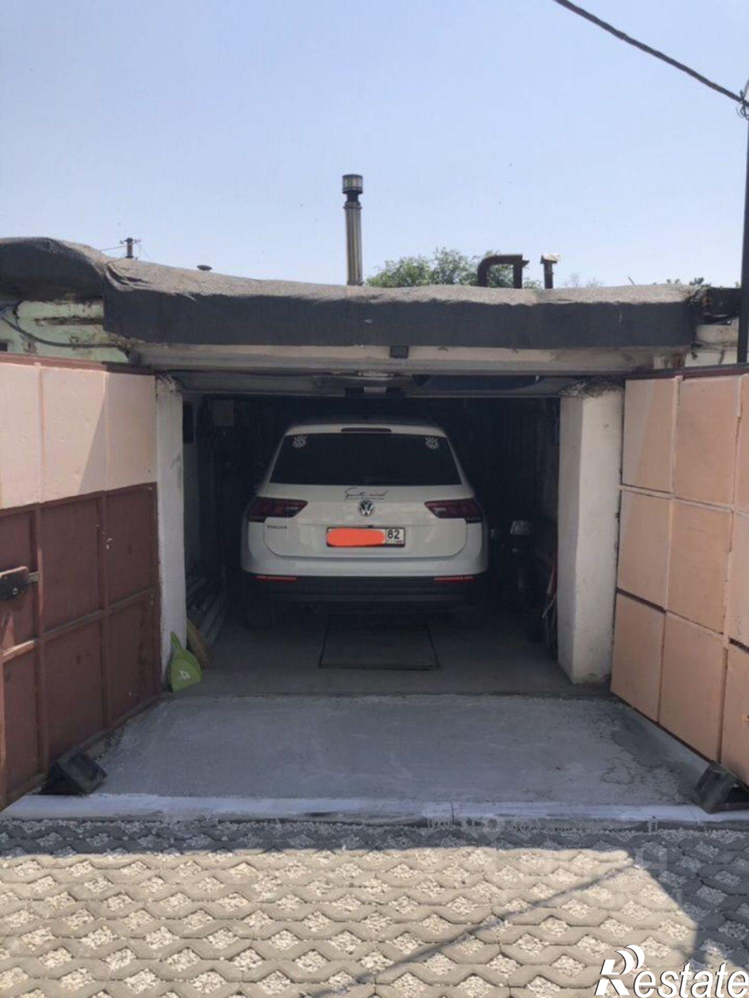 Купить гараж, место в паркинге за 1 383 730 рублей на ул Ленина, 36