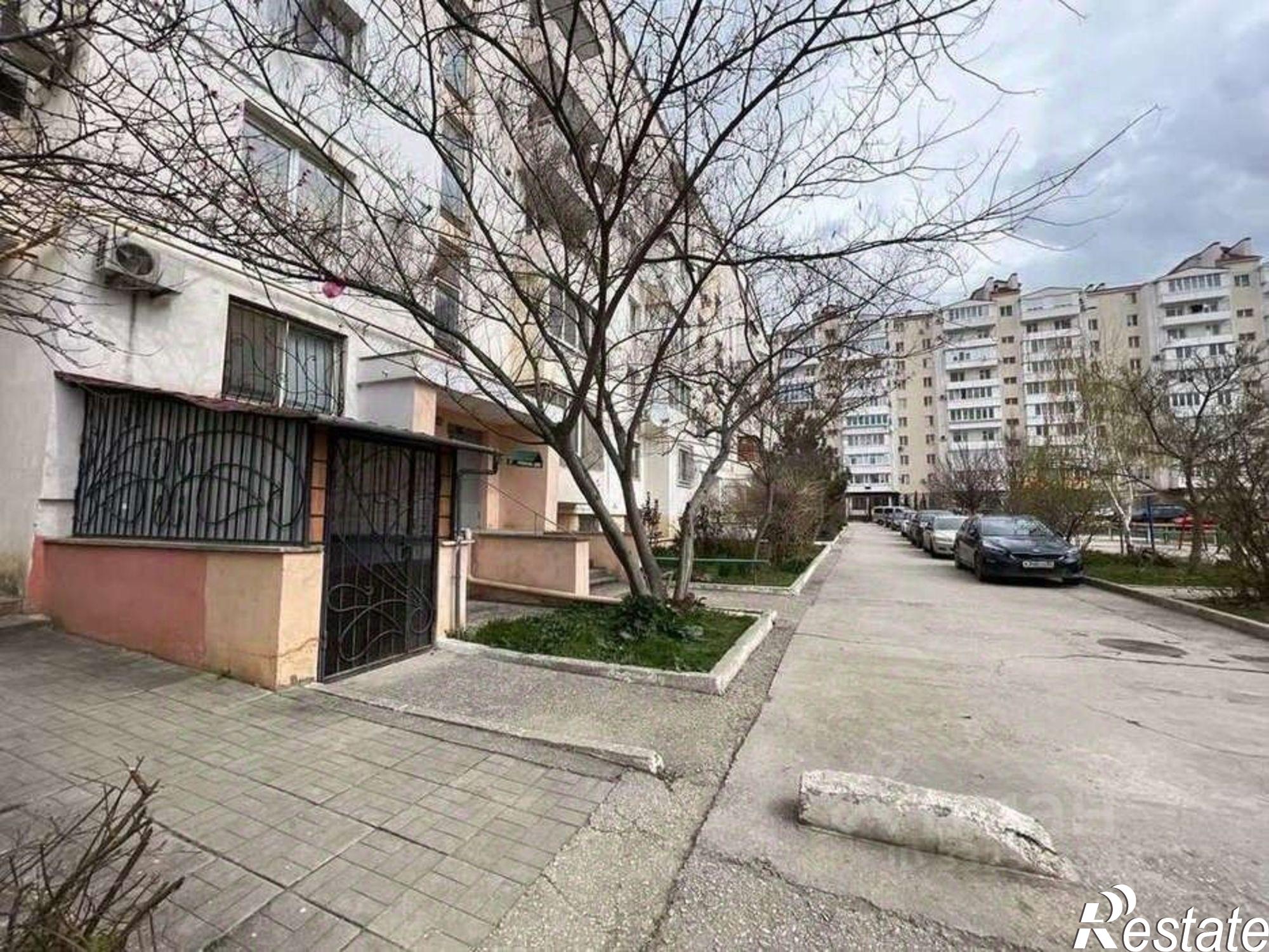 Купить офис, помещение под офис за 11 000 100 рублей на Евпатория, Победы пр-кт,дом 81