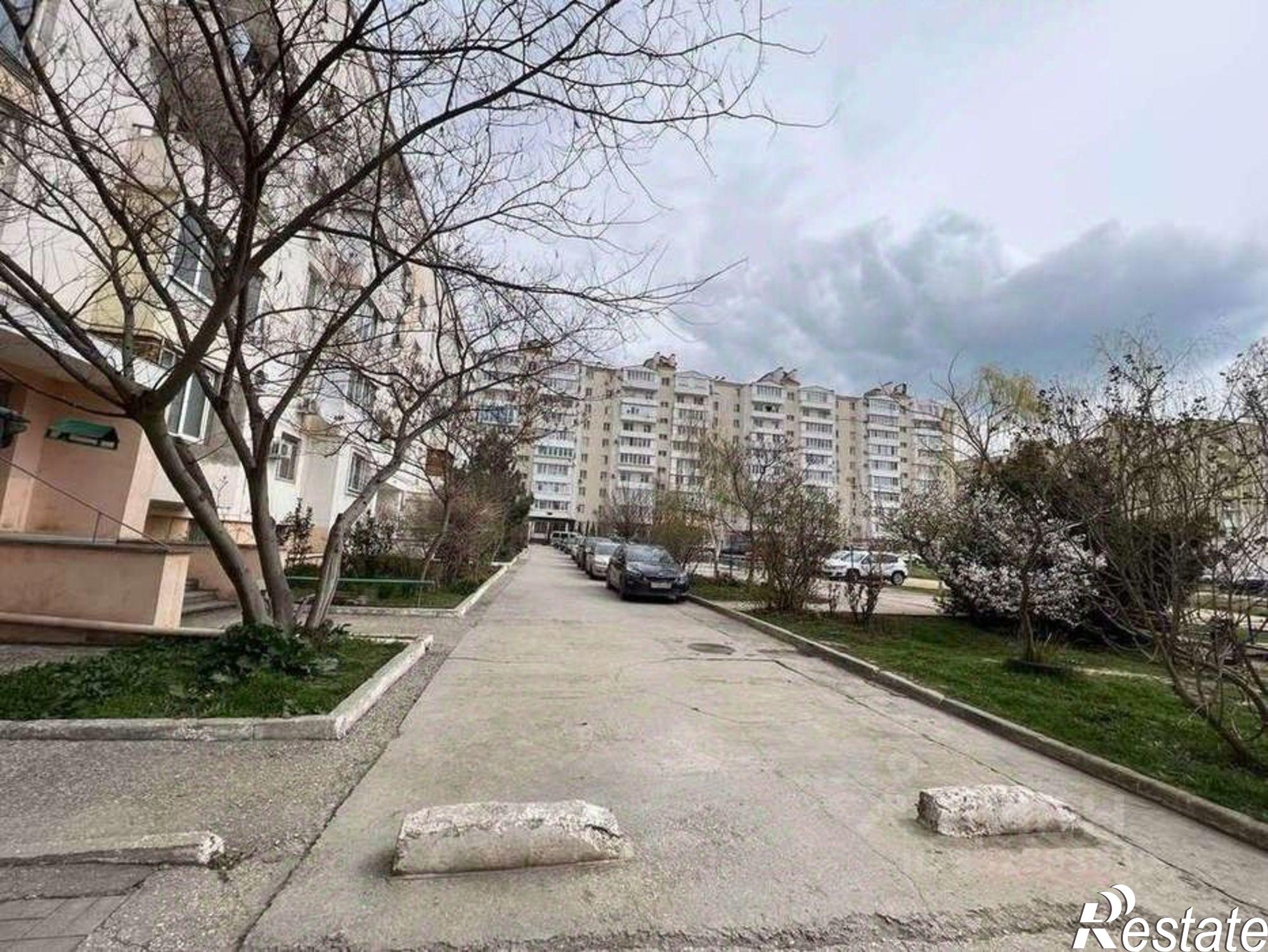 Купить офис, помещение под офис за 11 000 100 рублей на Евпатория, Победы пр-кт,дом 81